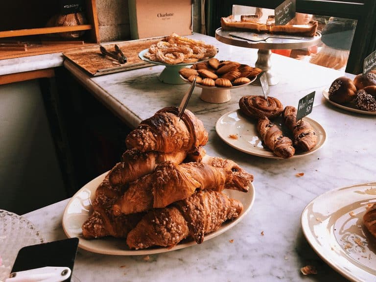 Petit-déjeuner en chambre d’hôtes : pourquoi ce moment fait toute la différence
